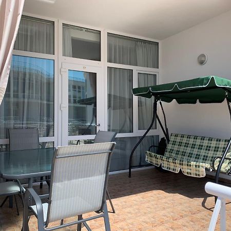 Town-House Golden Bugaz Leilighet Karolino-Buhaz Eksteriør bilde