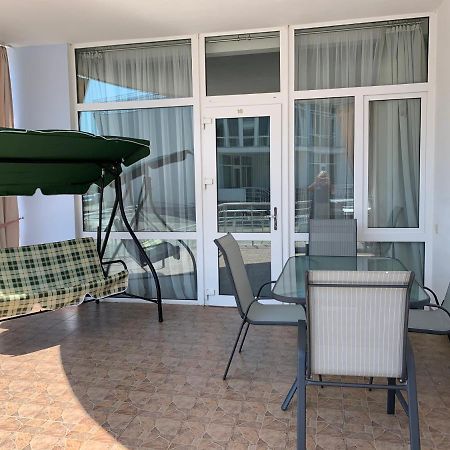 Town-House Golden Bugaz Leilighet Karolino-Buhaz Eksteriør bilde