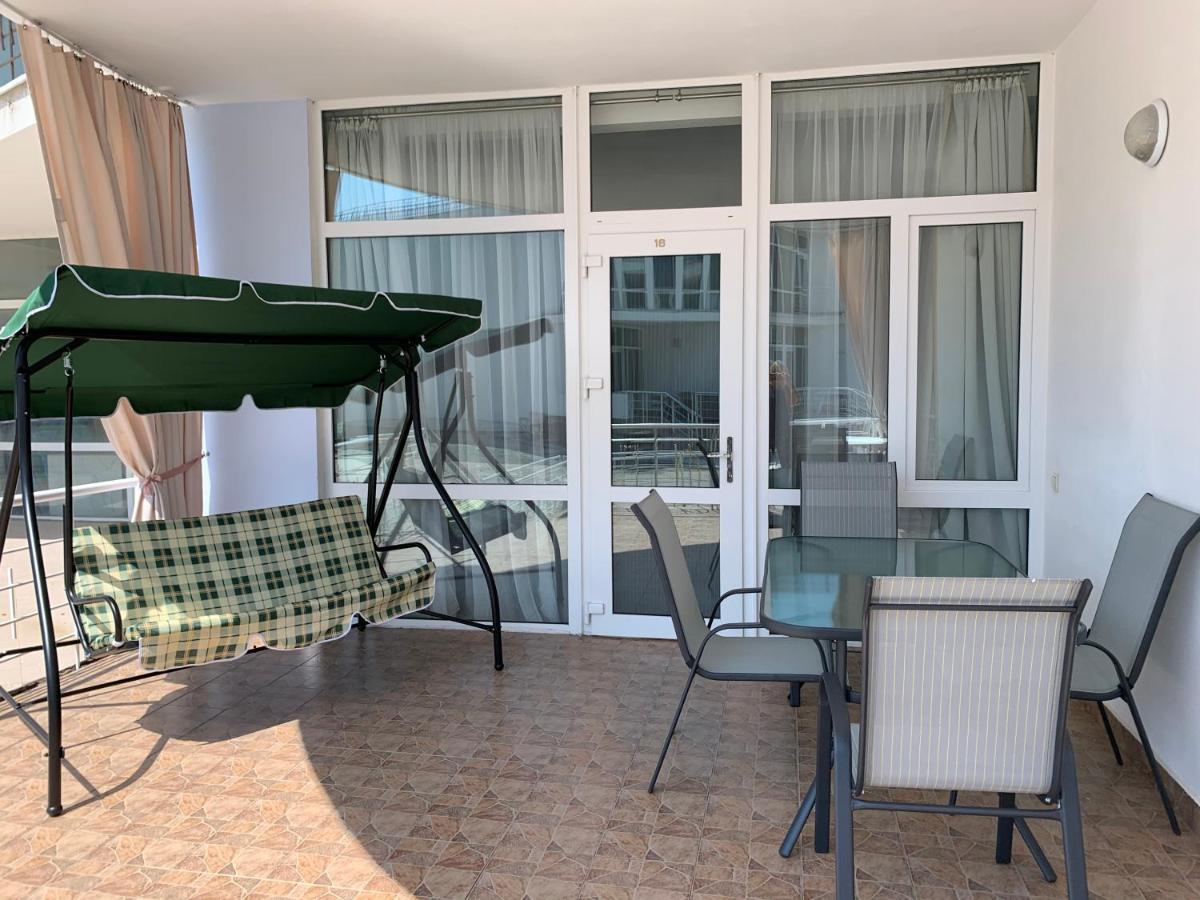 Town-House Golden Bugaz Leilighet Karolino-Buhaz Eksteriør bilde